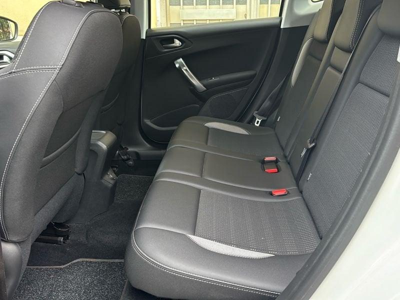 Peugeot 2008 BlueHDi 100cv Allure