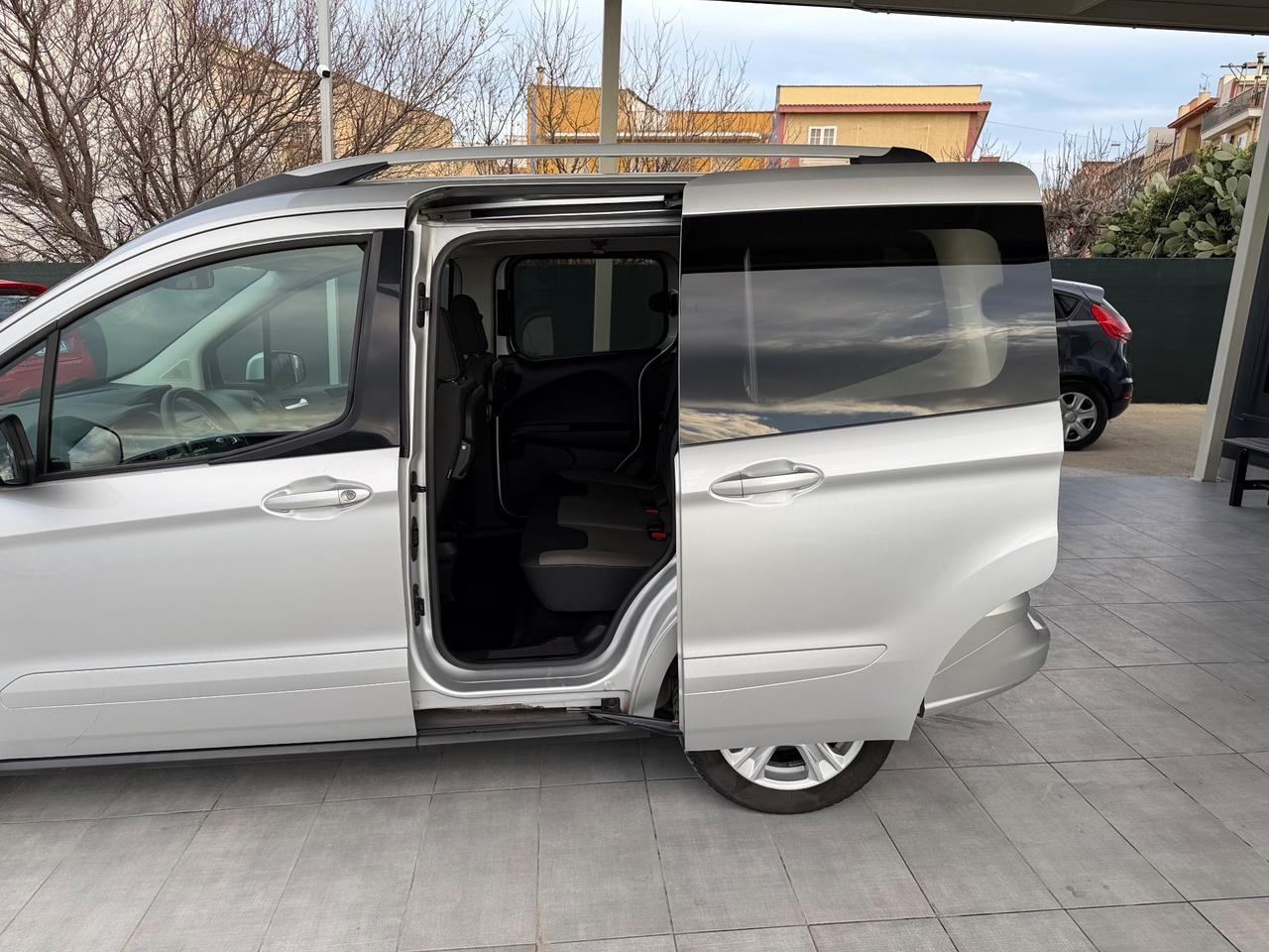 Ford Tourneo Courier 1.5 TDCI 75 CV Titanium