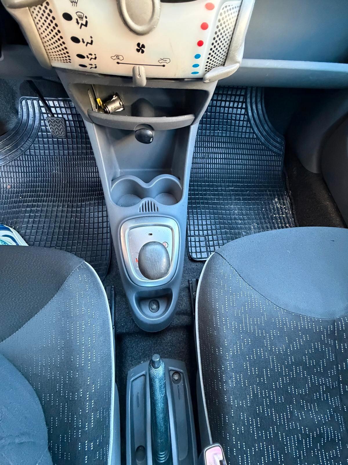 Peugeot 107 1.0 68CV 5p. CAMBIO AUTOMATICO