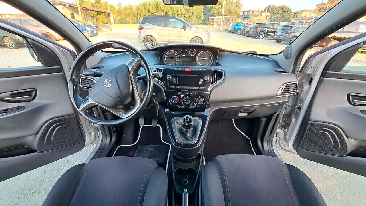Lancia Ypsilon 1.2 69 CV 5 porte Gold