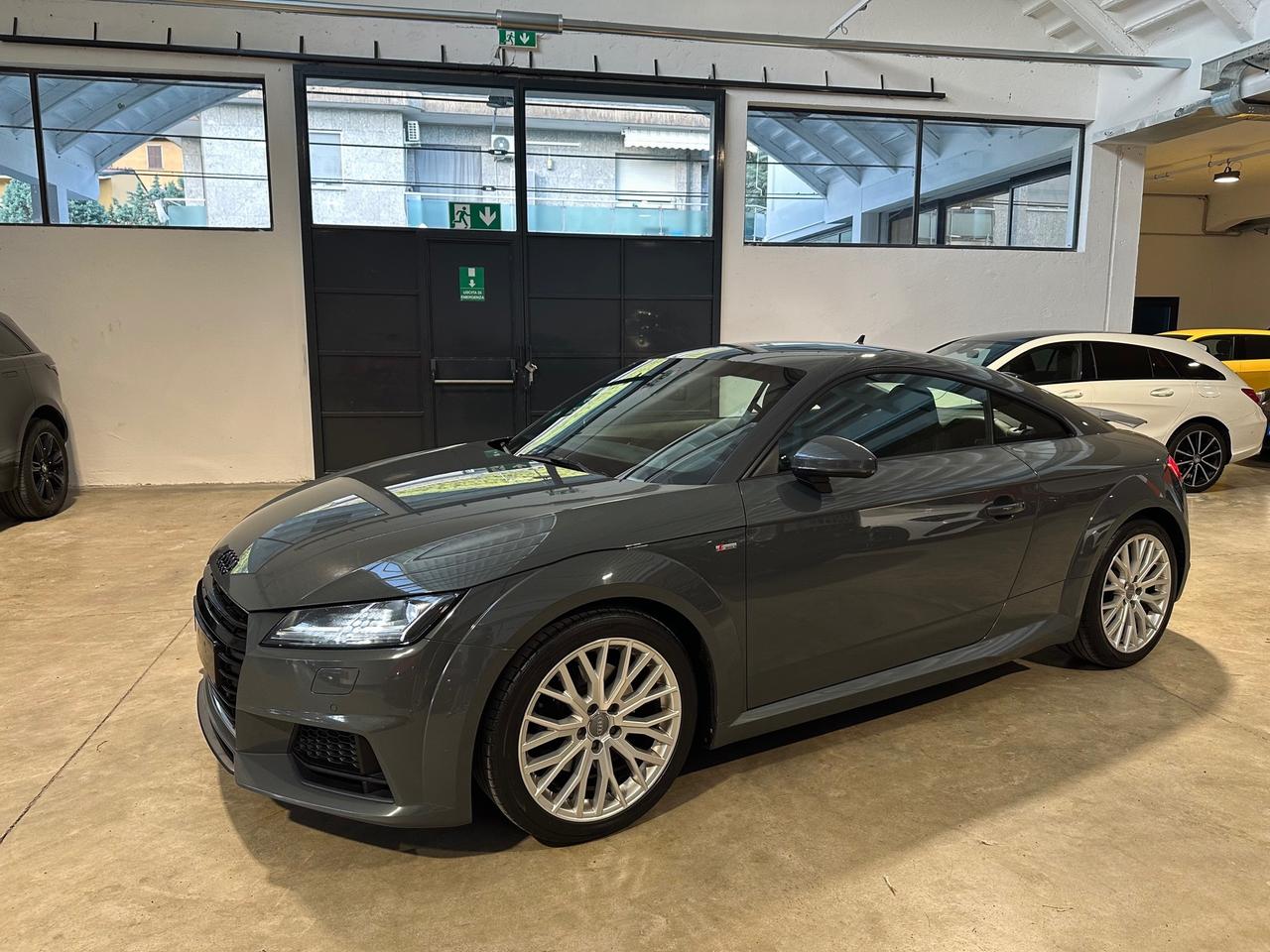 Audi TT Coupé 2.0 TDI S-line interno/esterno SEDILI RISC
