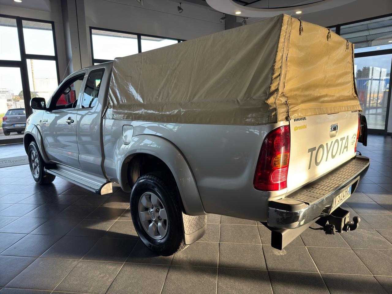 Toyota Hilux 2.5 D-4D 4WD 2p. Extra Cab SR GANCIO