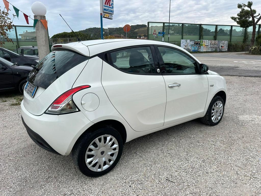 Lancia Ypsilon 5 Porte Ypsilon 0.9 t.air Gold ecochic metano 80cv