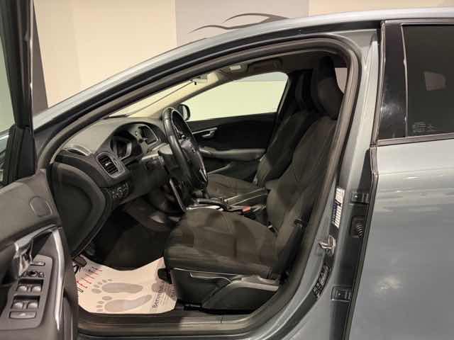 VOLVO V40 D2 R-design