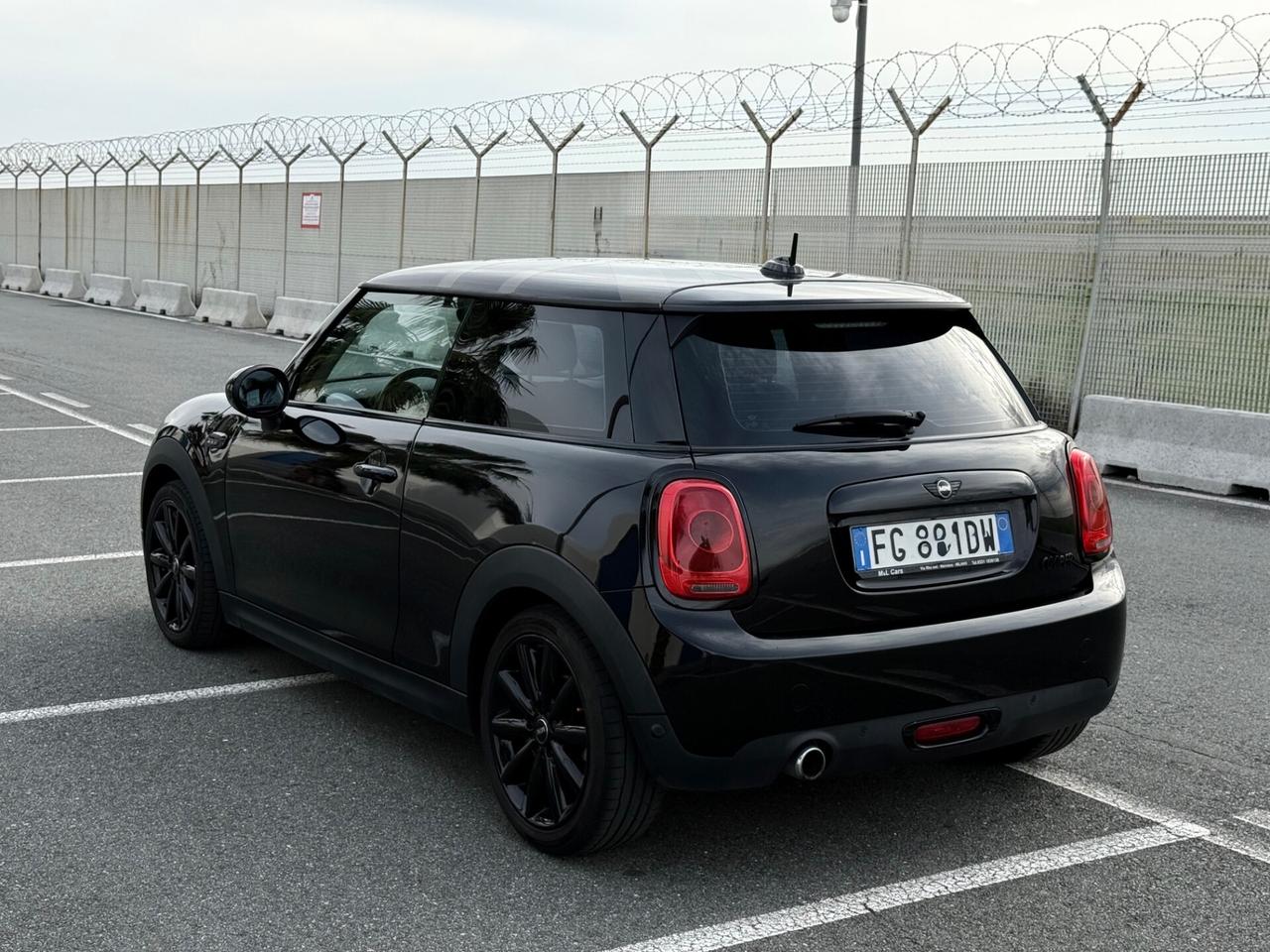 Mini 1.5 Cooper D 116 CV-AUTOM-BLACK EDITION