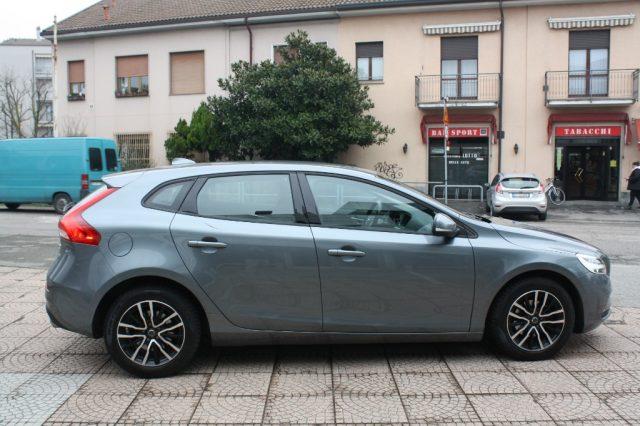 VOLVO V40 D2 R-design