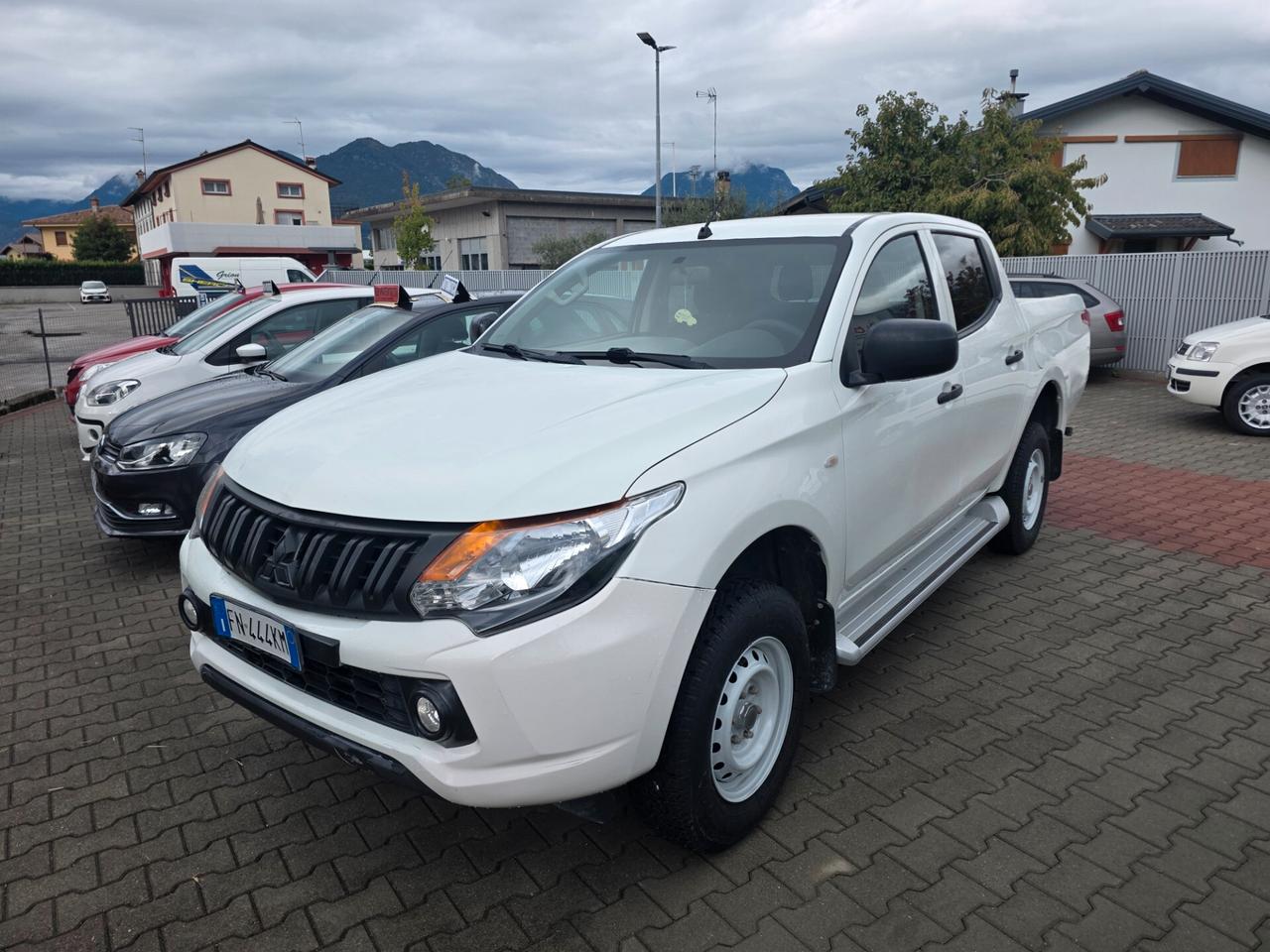 Mitsubishi L200 Autocarro preparata e garantito 12 mesi