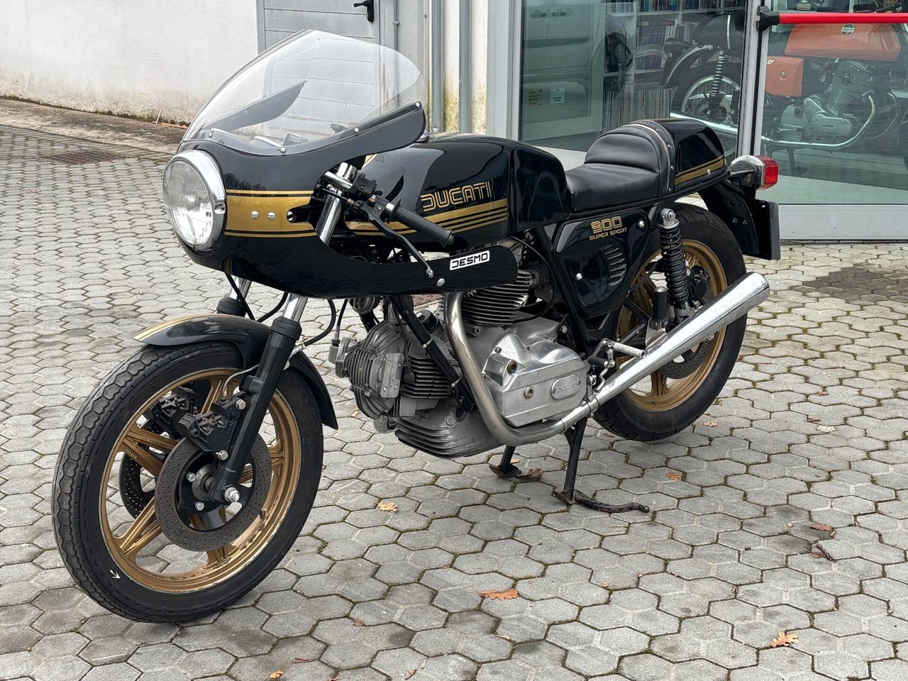 Ducati 900 SS