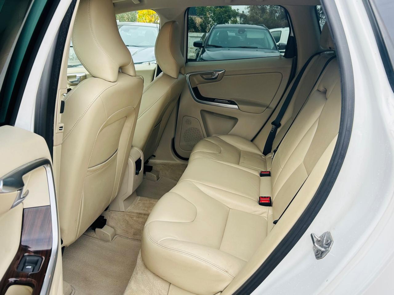 Volvo XC 60 XC60 D4 Geartronic R-design Momentum