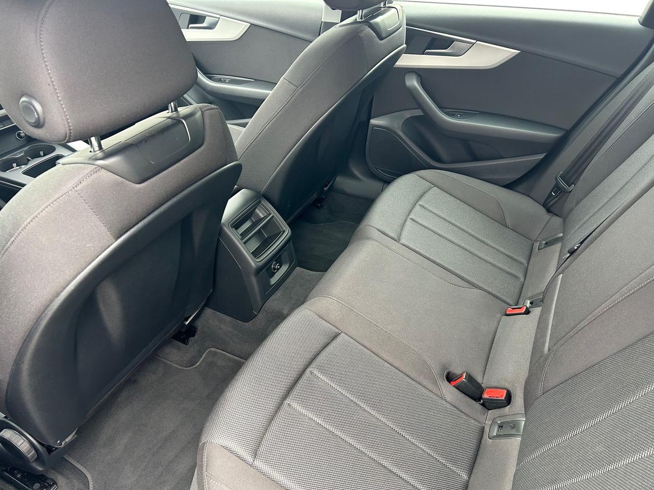 Audi A4 Business 2.0 30 TDI MHEV #9673