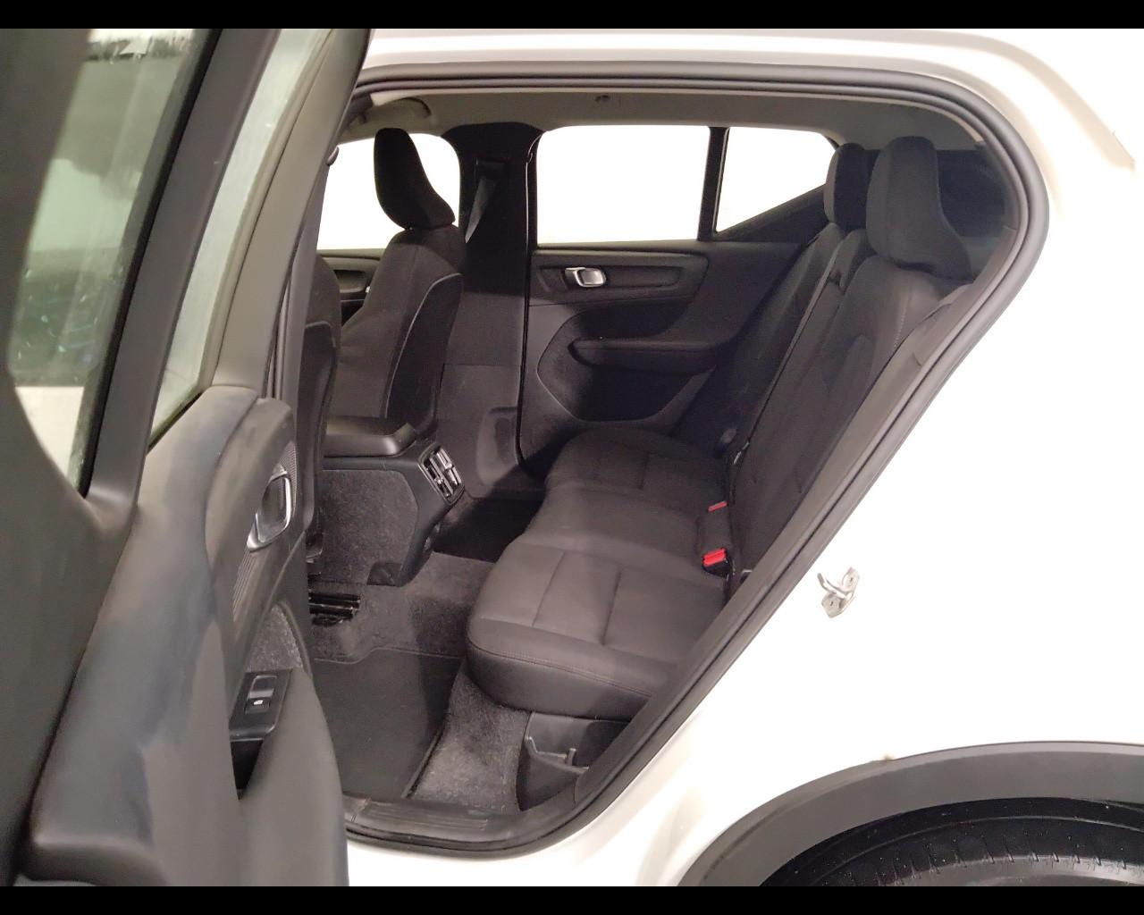 VOLVO XC40 - XC40 1.5 t3 Momentum Core 163cv my21