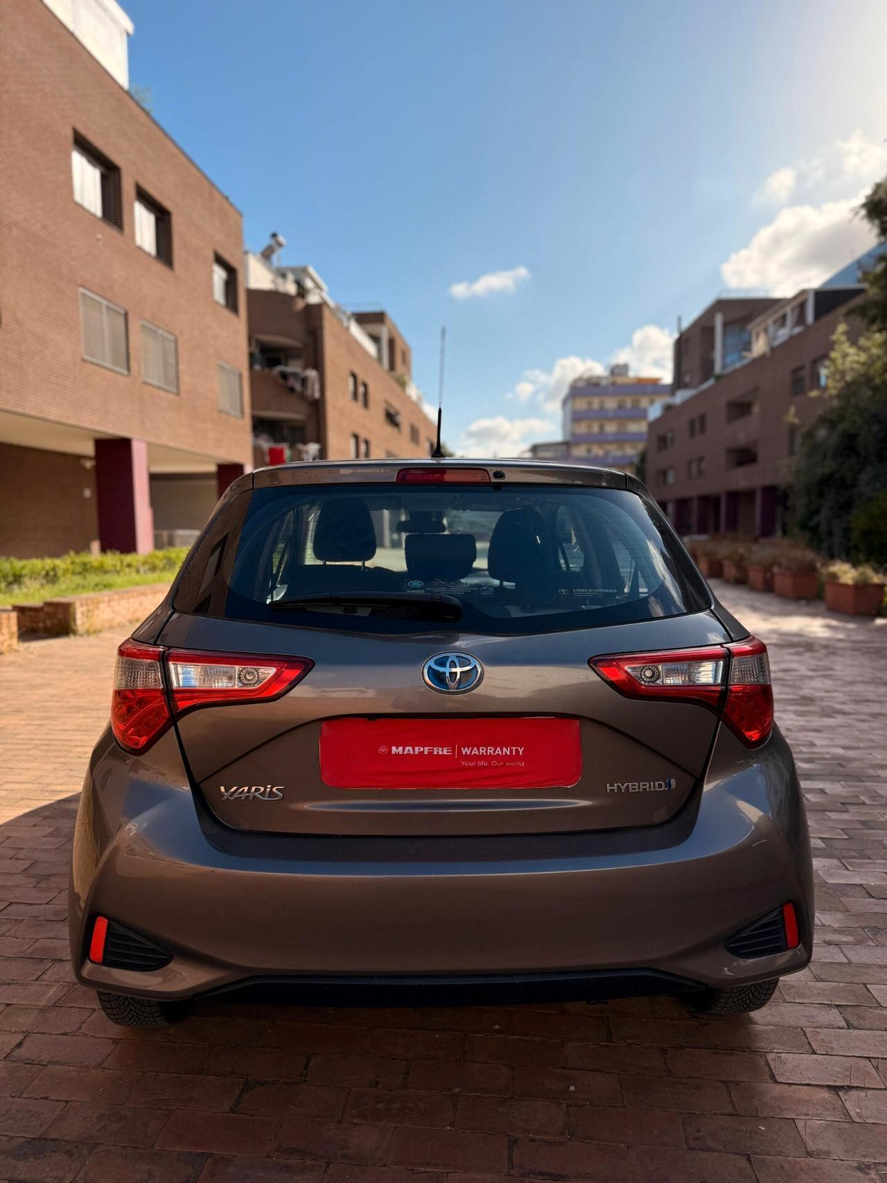 Toyota Yaris 1.5 Hybrid 5 porte Business Telecamera cerchi in lega 15 gomme nuove 4 stagioni