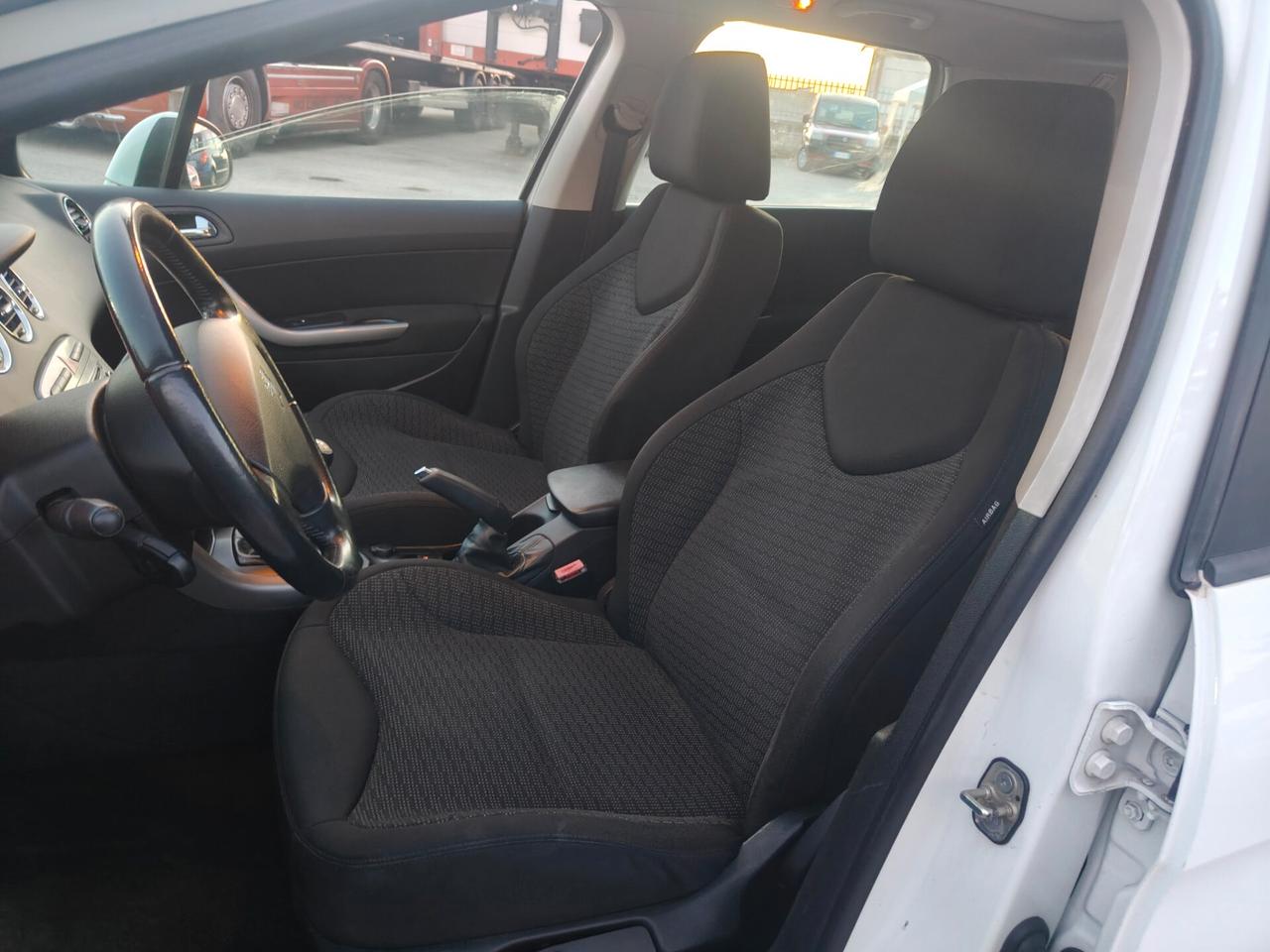 Peugeot 308 2.0HDi 140CV SW Ciel GANCIO TRAINO
