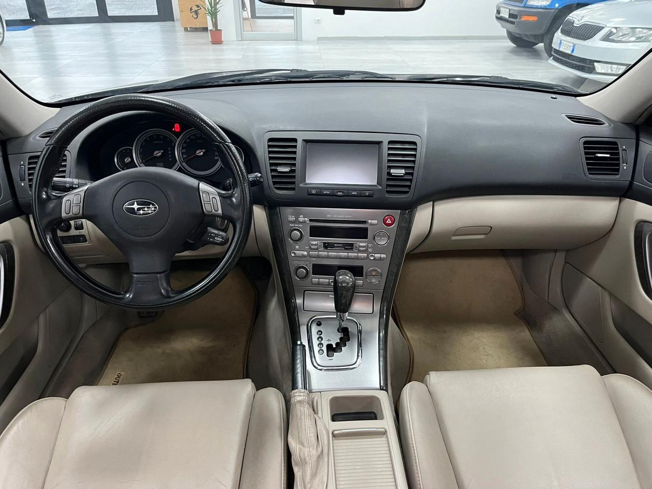 Subaru OUTBACK 3.0 R auto