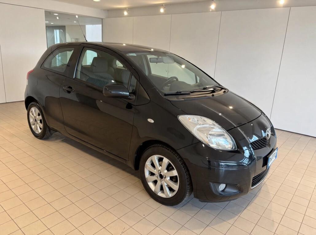 Toyota Yaris 3p 1.3 dual Sol -NEOPATENTATI-