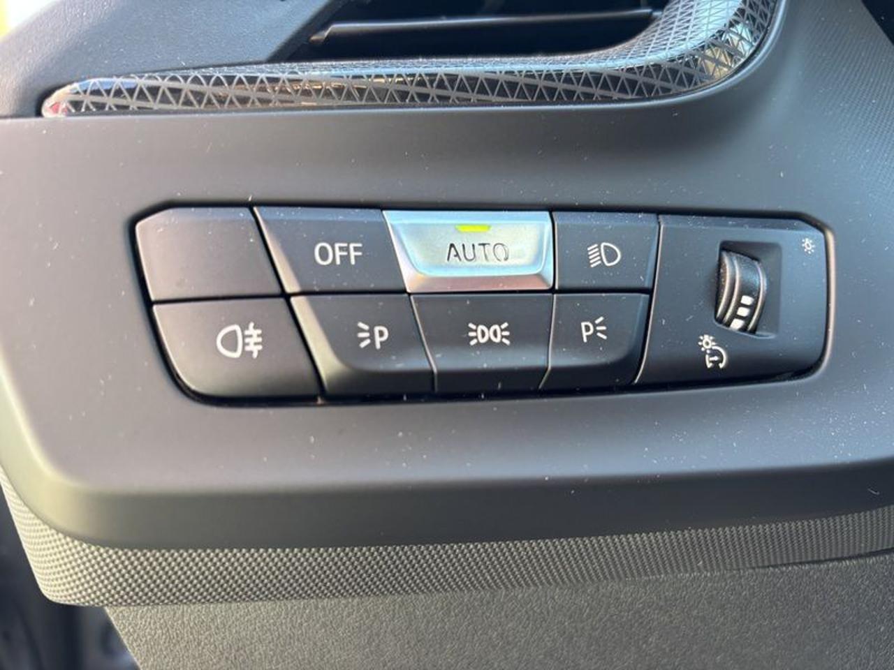 BMW 135 i xDrive NAVI-FULL LED-CAM-19"