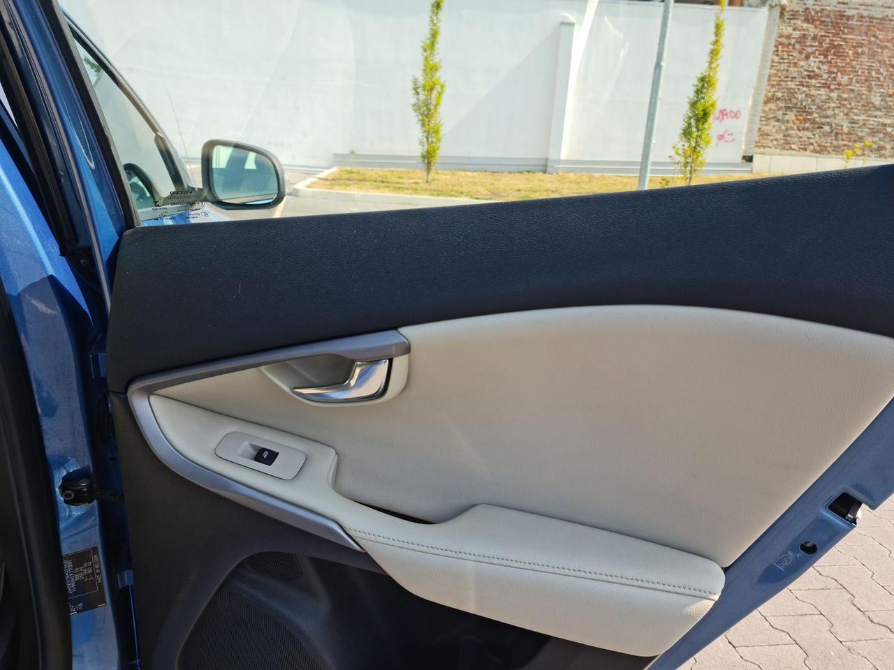 Volvo V40 KINETIC #6087