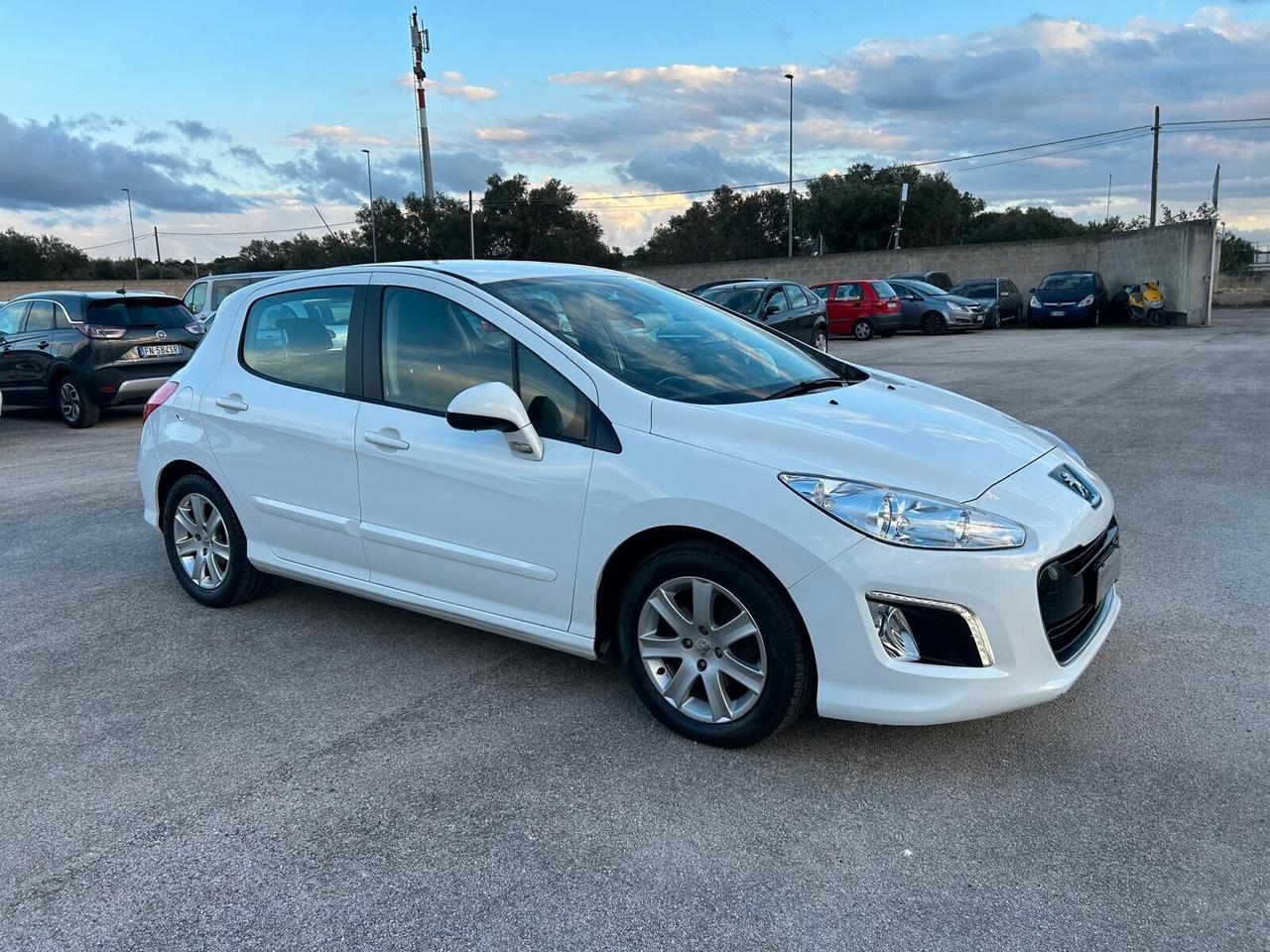 Peugeot 308 1.6 HDi 90CV Berlina