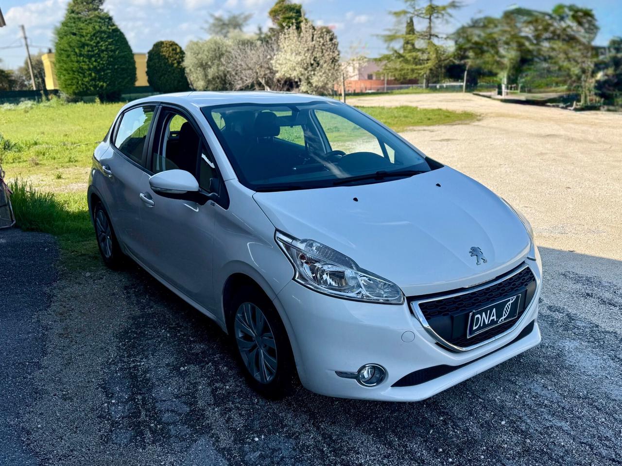 Peugeot 208 1.2 benzina 70 milaKM Neopatentati