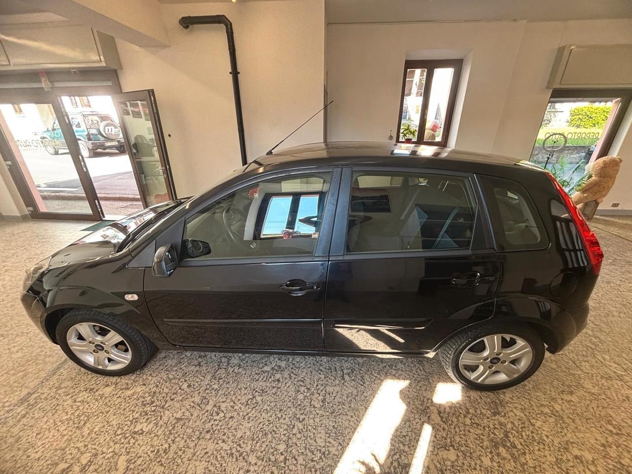 Ford Fiesta 1.2 16V 5p. Ghia