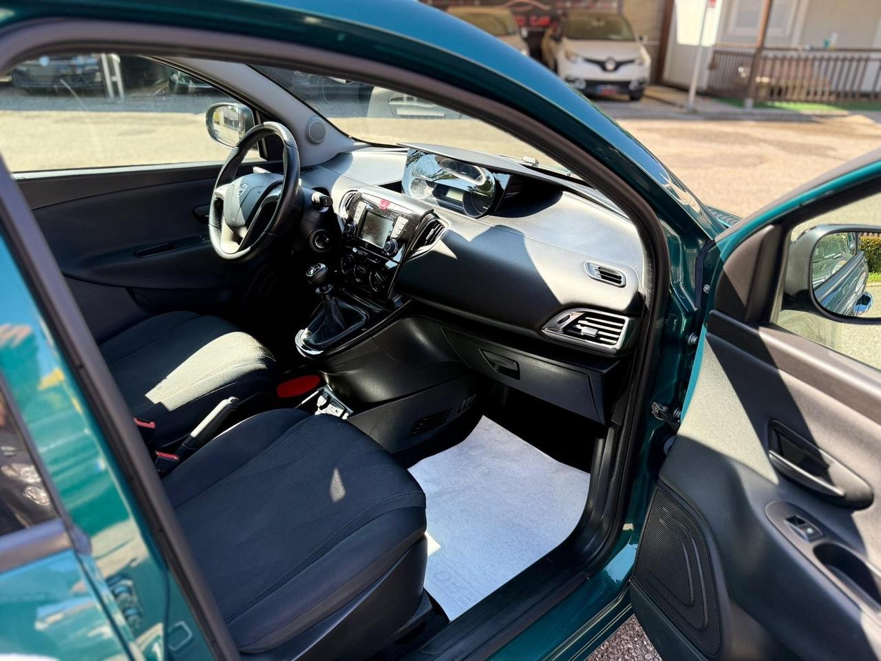 Lancia Ypsilon 1.2 69 CV 5 porte S&S Gold
