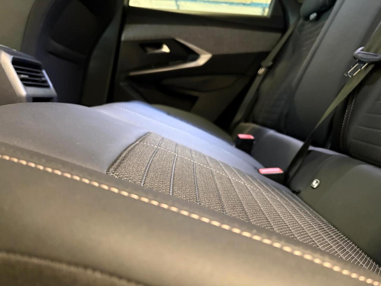 Peugeot 3008 ALLURE Hybrid 145 e-DCS6 SPOTICAR