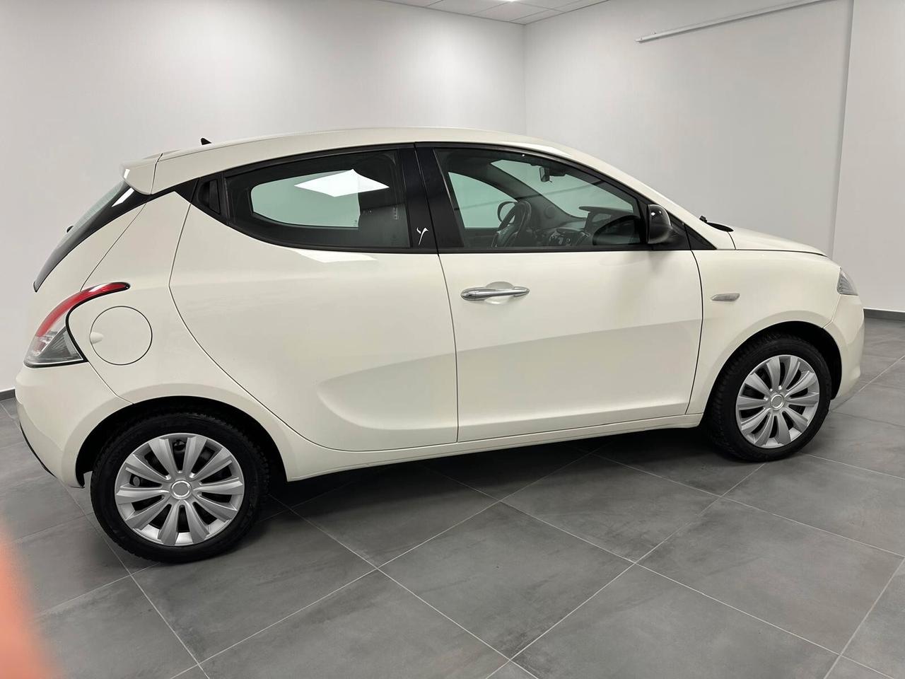 Lancia Ypsilon 1.2 69 CV 5 porte GPL Ecochic Gold - NeoPatentati