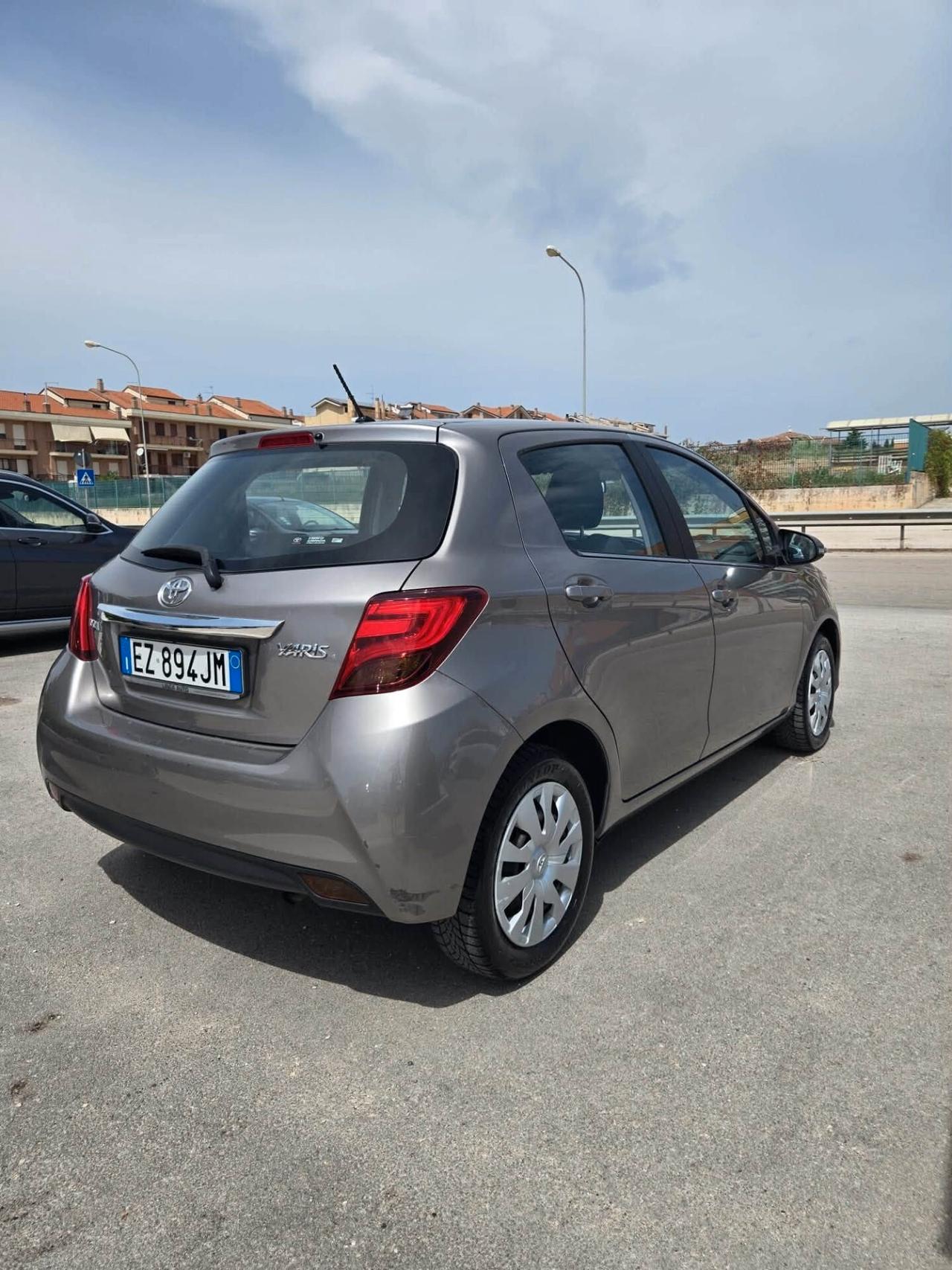 Toyota Yaris 1.0 5 porte Lounge