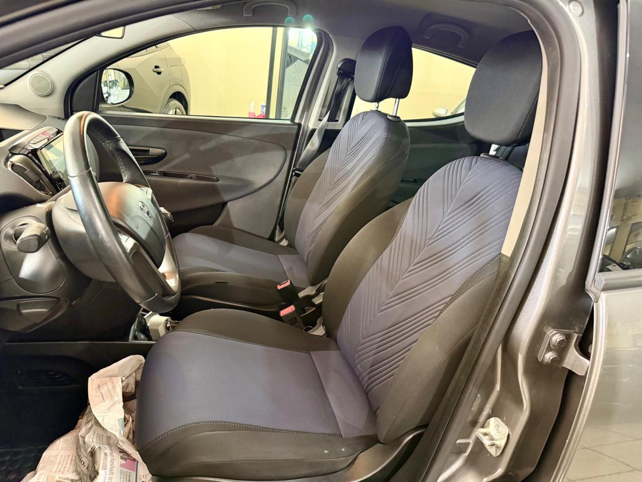 Lancia Ypsilon 1.0 FireFly 5 porte S&S Hybrid Gold