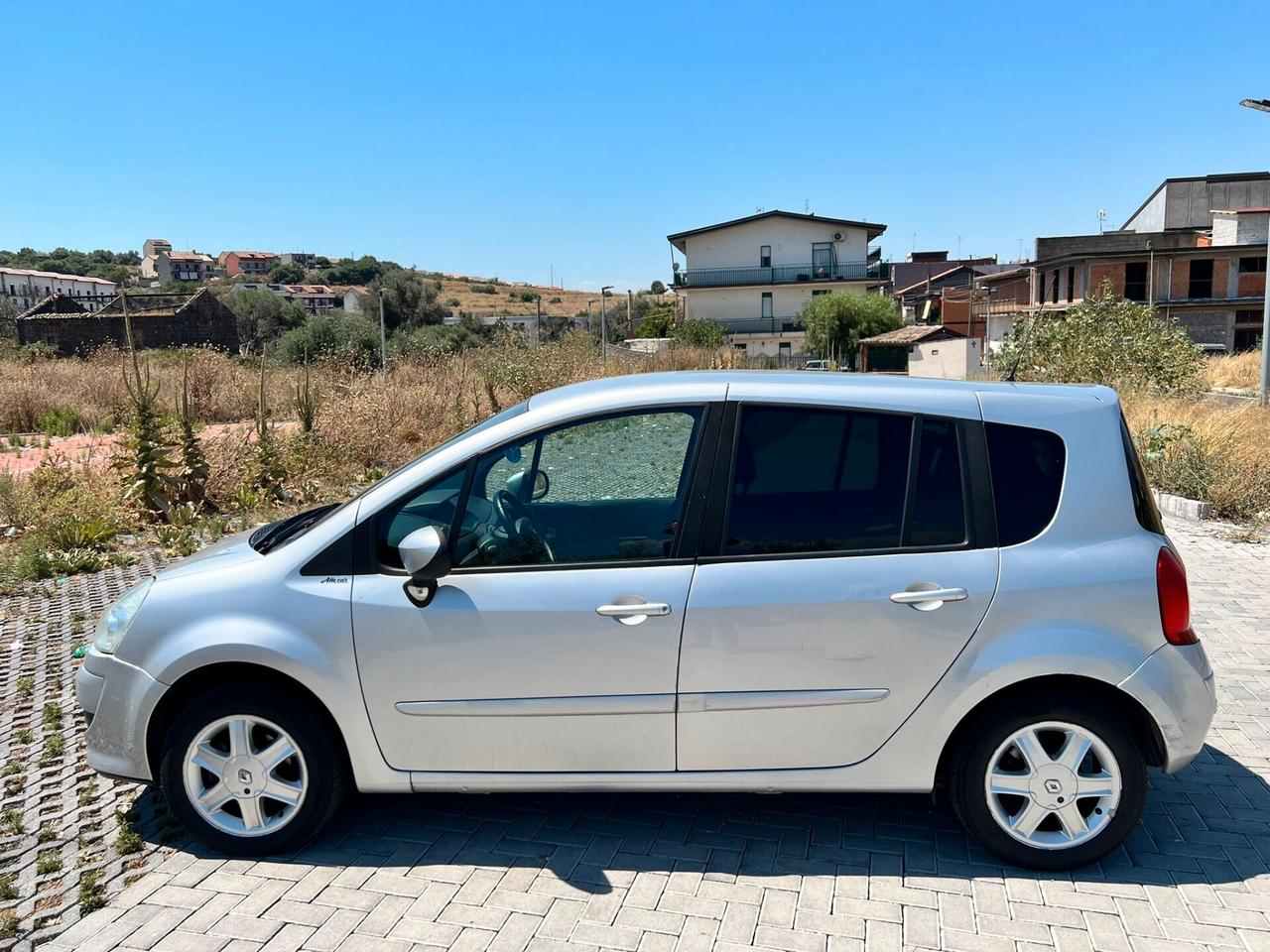 Renault Modus 1.5DCI A-F-F-A-R-O-N-E
