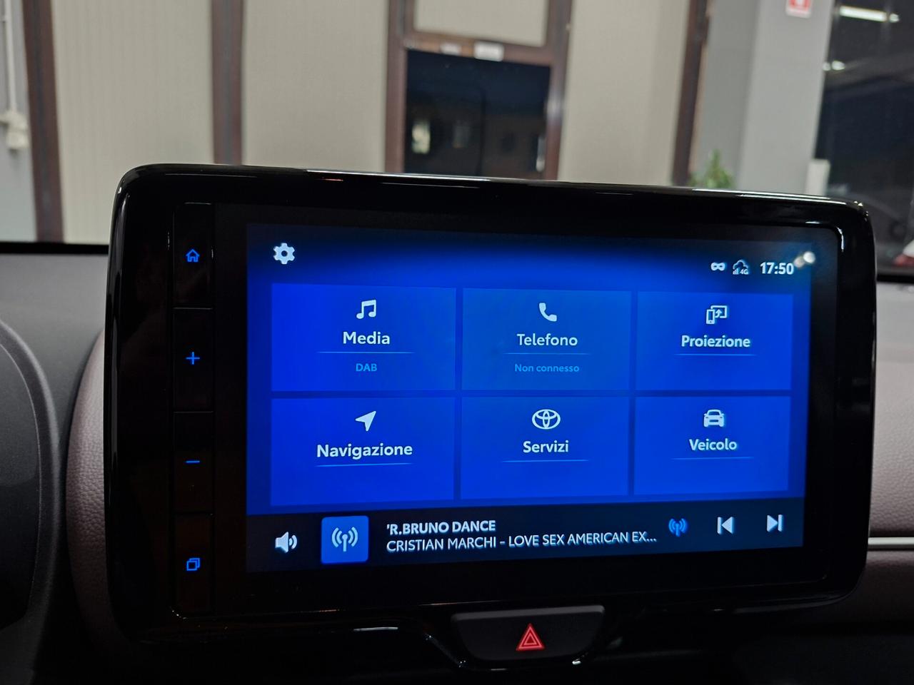 Toyota Yaris Cross 1.5 Hybrid E-CVT AWD-i Lounge