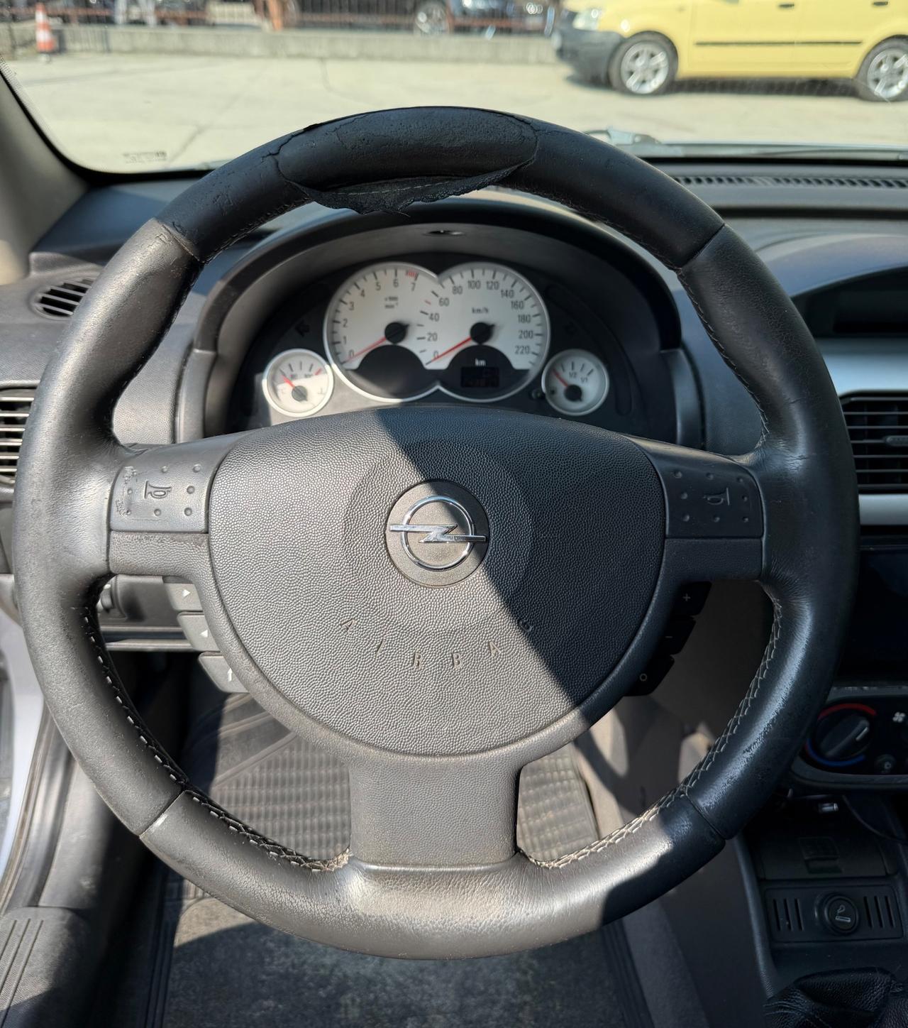 Opel Corsa 1.2i 16V cat 5 porte Enjoy