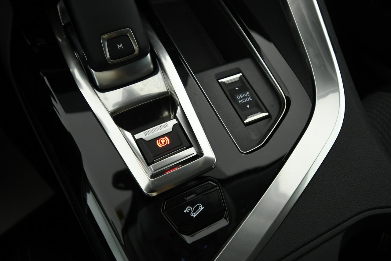 PEUGEOT 3008 1.5 bluehdi Allure s&s 130cv eat8 CAMERA+FULL LED+APP CONNECT