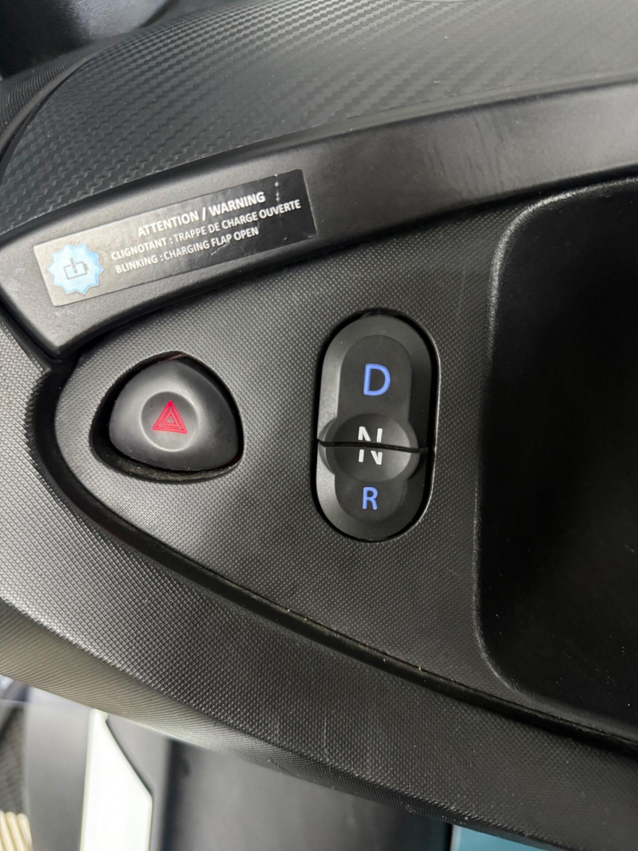 Renault Twizy 45 patente Si guida con AM