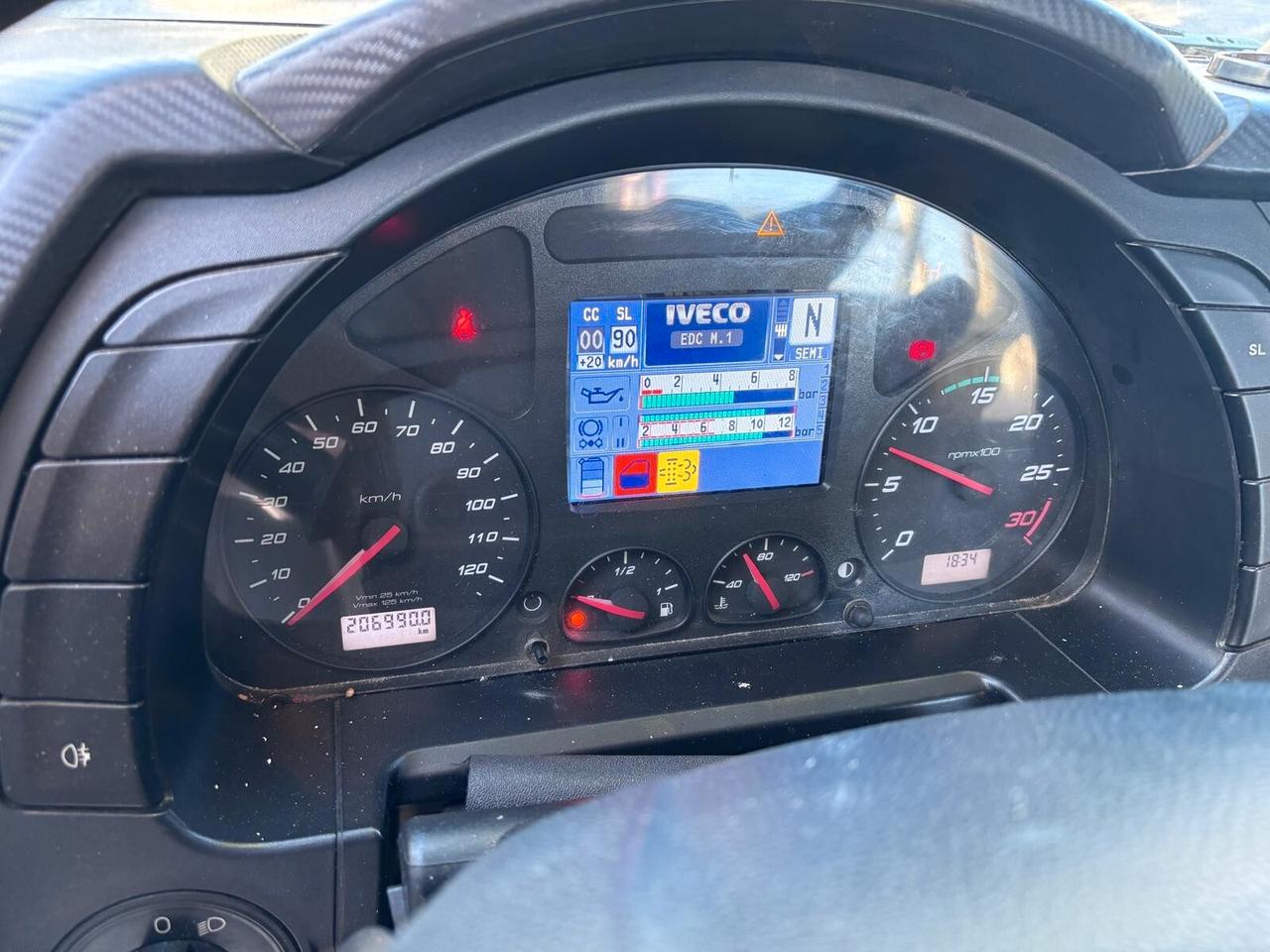 Iveco Stralis 190S310 con gru Palfinger moedello PK 13500