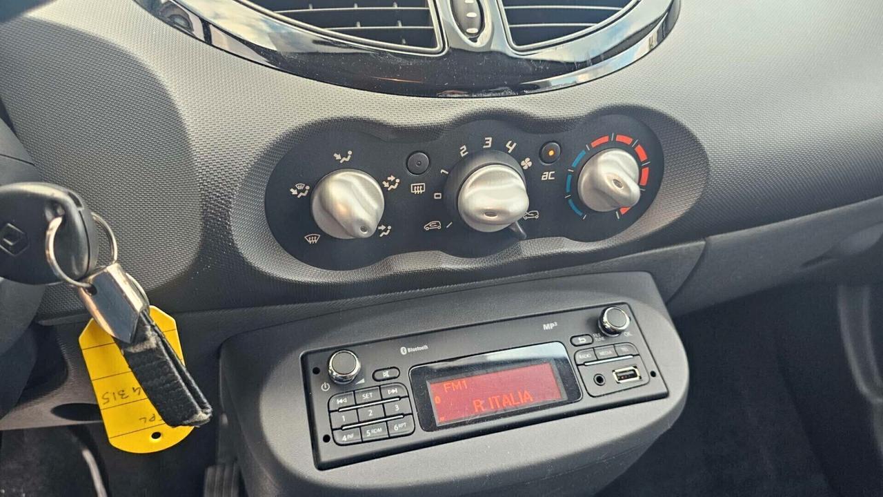 Renault Twingo 1.2 16V Night&Day Neopatentato