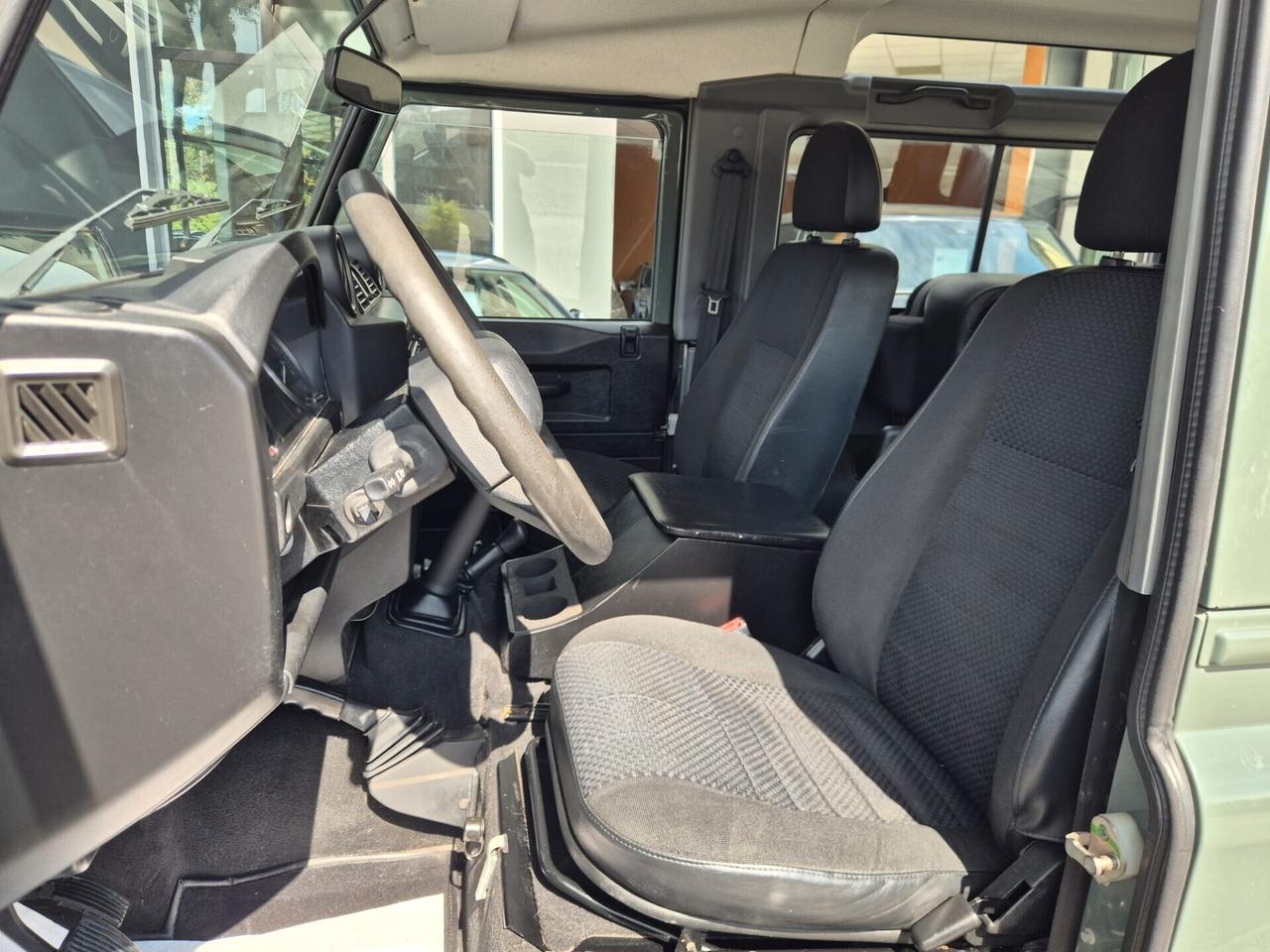 Land Rover Defender 90 2.4 TD4 Station Wagon S