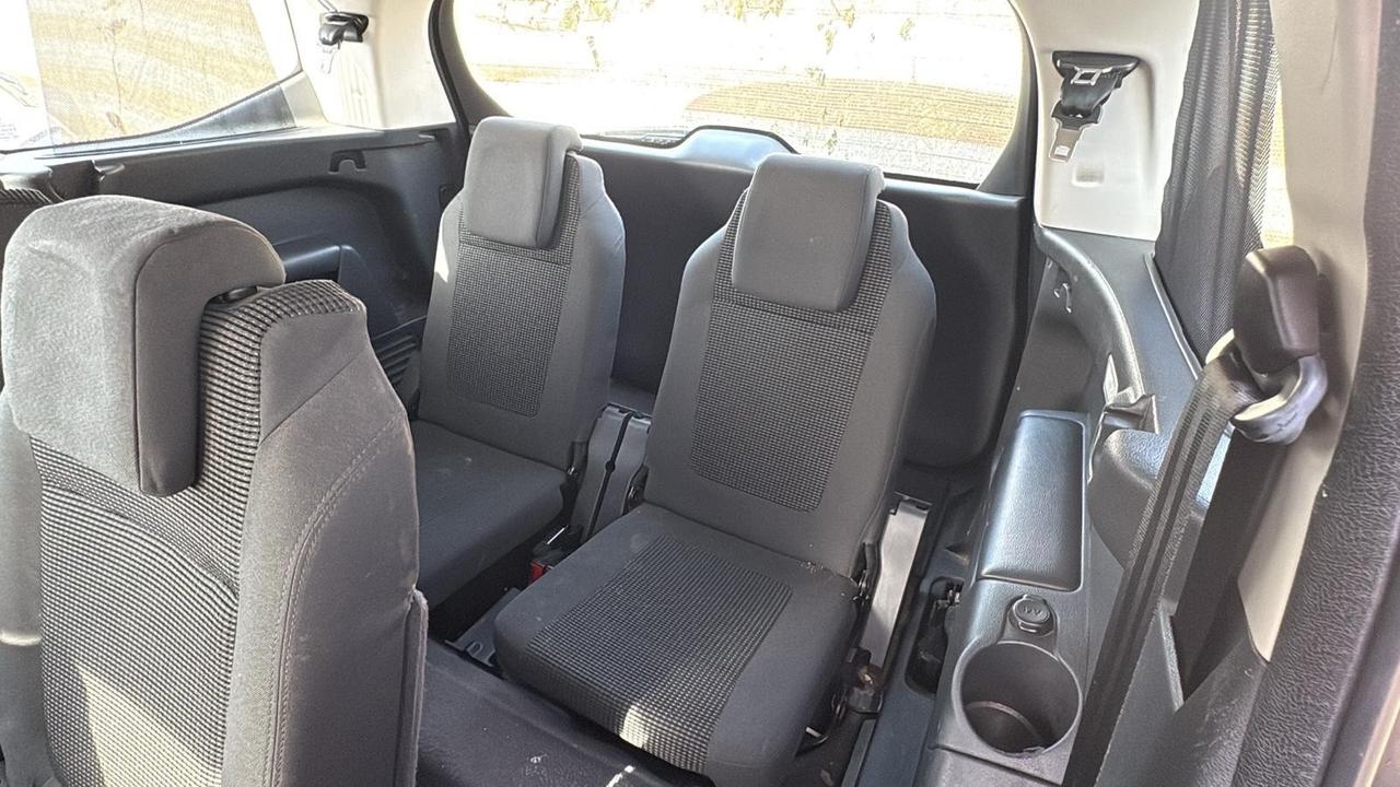 Peugeot 5008 1.6 HDi 115CV Business 7 POSTI