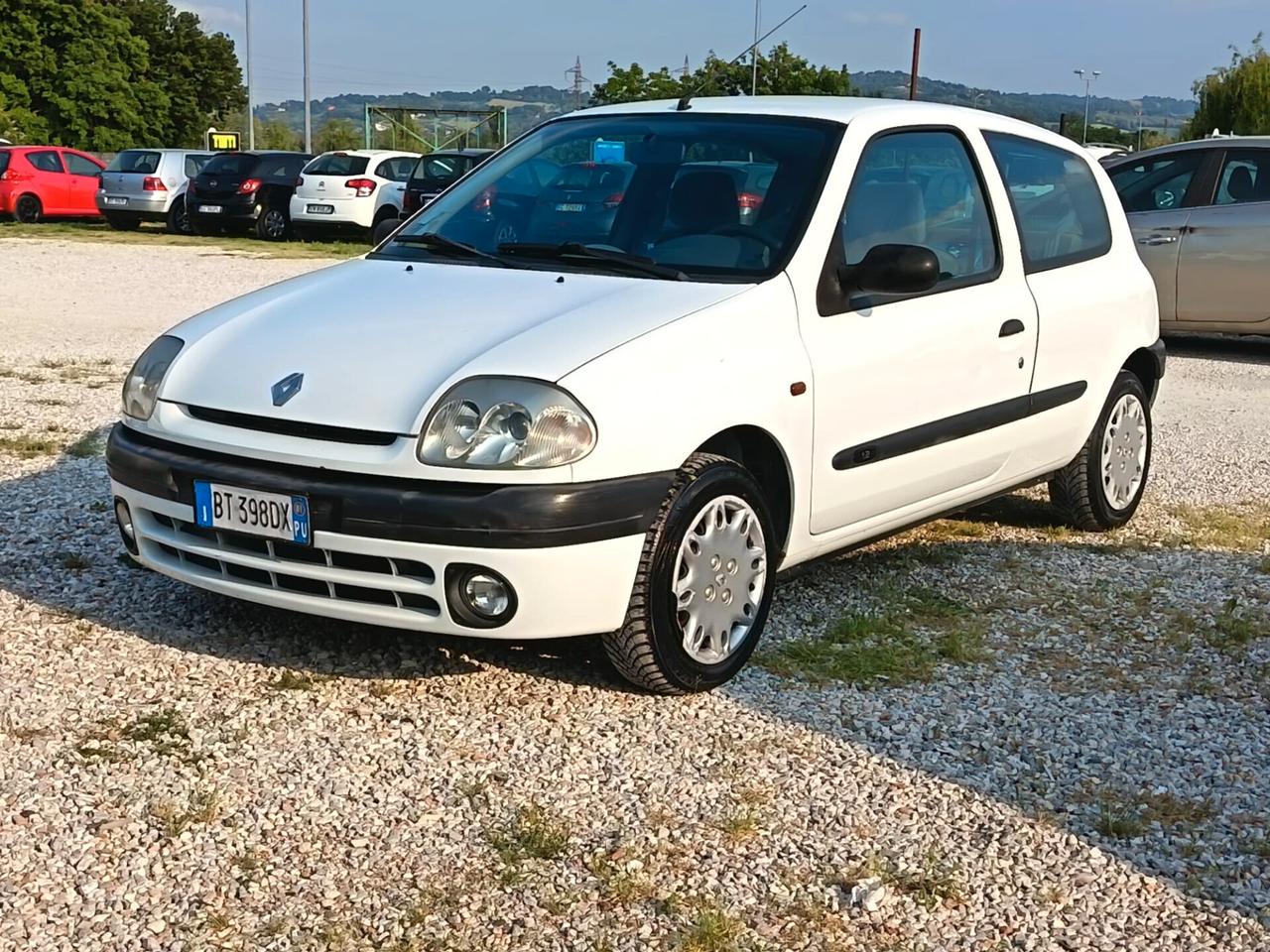 Renault Clio 2001 -1.2 cat 3 porte OCCASIONE UNICOPROPIETARIO NEOPATENTATI