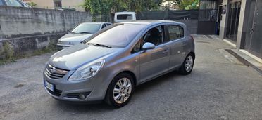Opel Corsa 1.4 16V 5 porte Cosmo