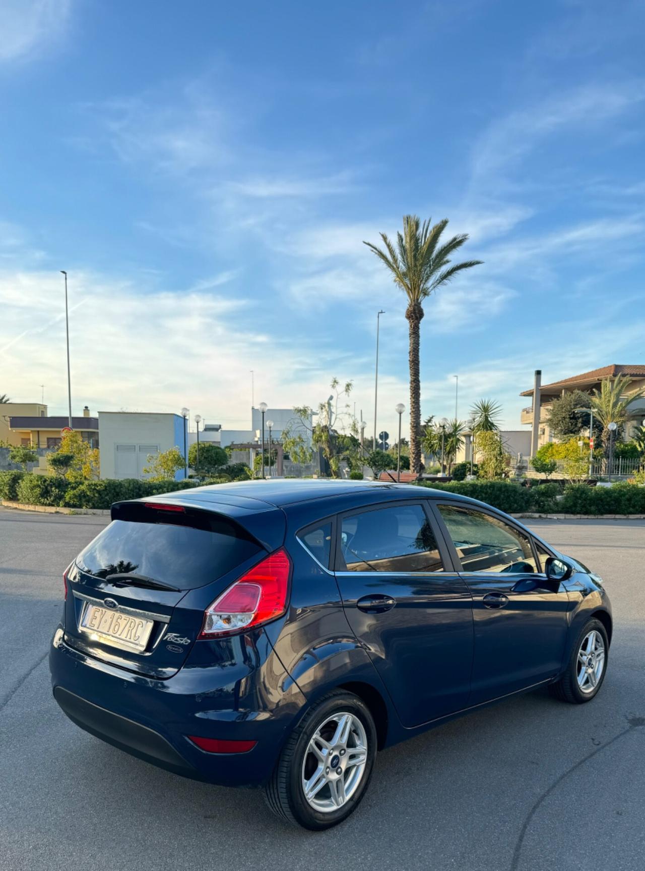 FORD FIESTA 1.5 DIESEL BLACK E WHITE EDITION 2015