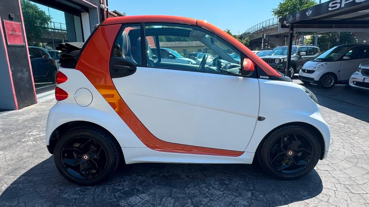 Smart fortwo cabrio SERVOSTERZO 1.0 mhd 84cv FLASH LIGHT NAVIGATORE PELLE NERA