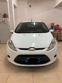 Ford fiesta 1.4 gpl titanium