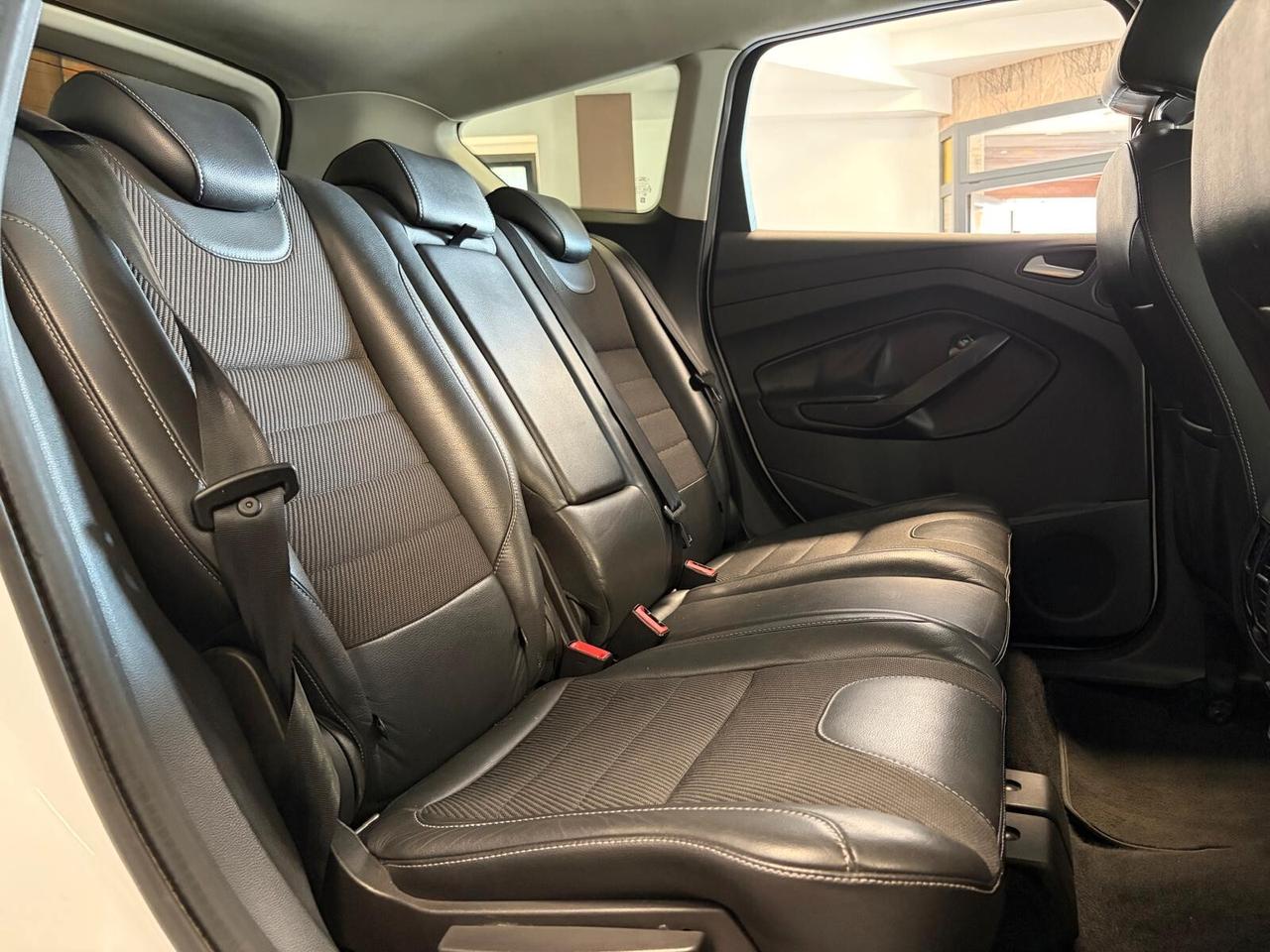 Ford Kuga 2.0 TDCI 150 CV S&S 4WD Powershift Titanium