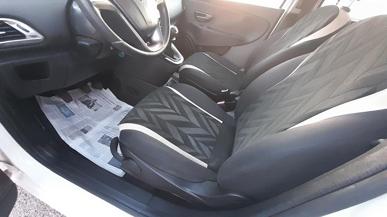 Lancia Ypsilon 1.2 69 CV 5 porte Platinum