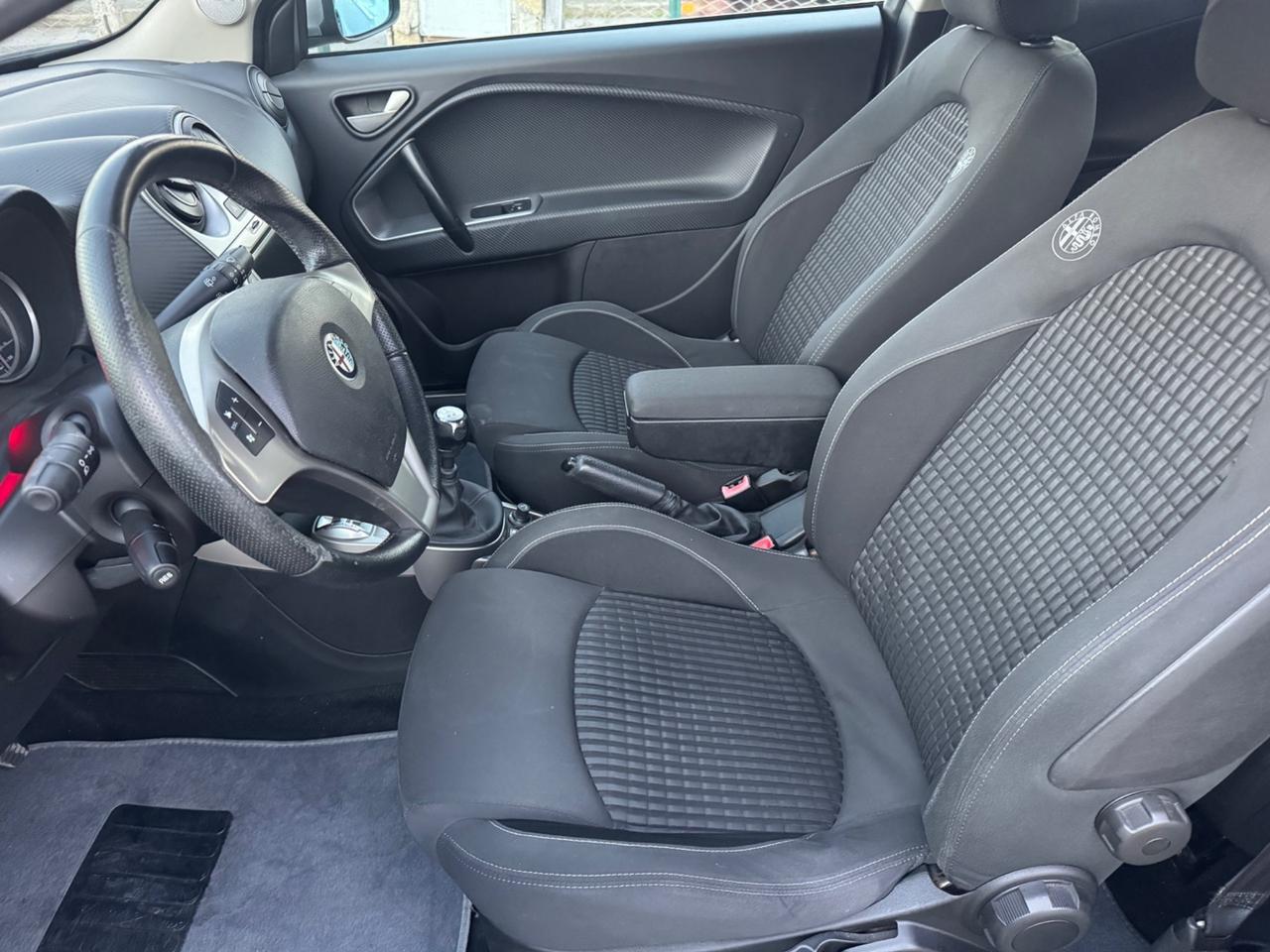 Alfa Romeo MiTo 1.6 JTDm-2 S&S Distinctive Sport Pack