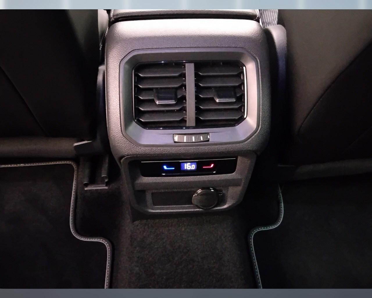 VOLKSWAGEN Tiguan II 2021 - Tiguan 2.0 tdi R-Line 4motion 150cv dsg