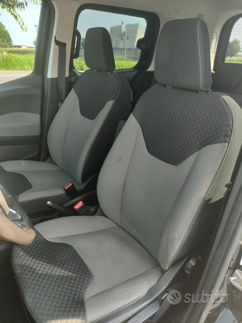 FORD Tourneo Courier 1.0 EcoBoost 100 CV Titaniu