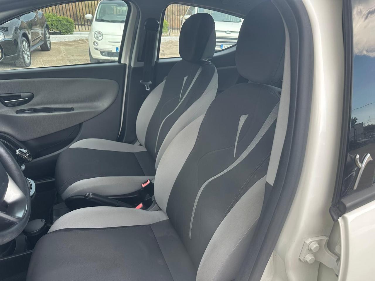 Lancia Ypsilon 1.2 Silver (2015) | OK NEOPATENTATI - Elegante e Accessibile