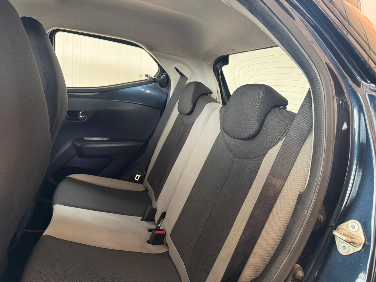 Toyota Aygo 1.0 VVT-i 69 CV 5 porte x-cool TSS